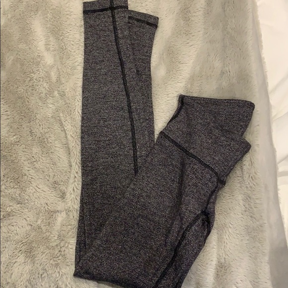 Lululemon legging - Picture 3 of 3
